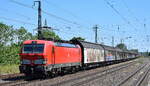 DB Cargo AG, Mainz mit ihrer  193 376  [NVR-Nummer: 91 80 6193 376-1 D-DB] und einem gemischten Güterzug Richtung Rbf.