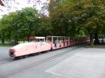 Die Liliputbahn im Wiener Prater fährt an Sommernachmittagen etwa in einem Viertelstundentakt.