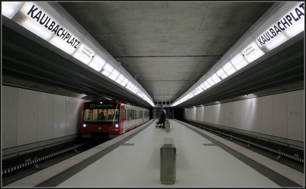 . Graut�ne dominieren - U-Bahnhof Kaulbachplatz an der U3 in
