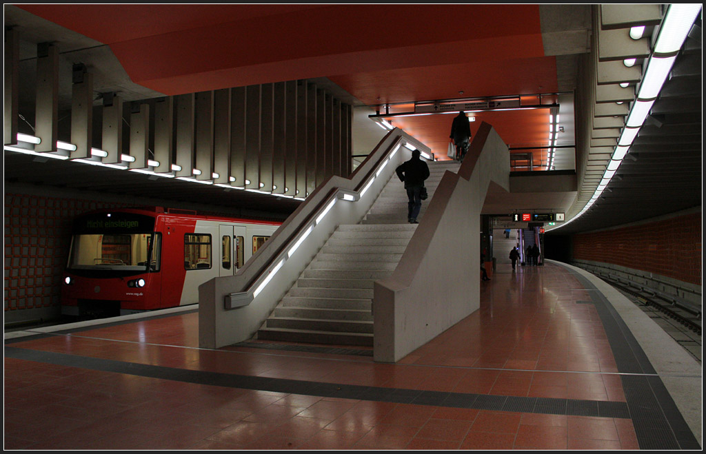 . Mehr Farbe - Farbenfroher als die Station Kaulbachplatz pr�sentiert
