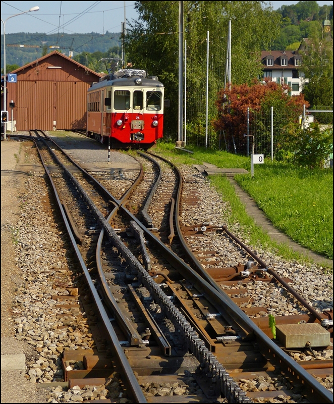 - Zahnradantrieb - Der Gepcktriebwagen BDeh 2/4 N 75 der MVR (Transports Montreux–Vevey–Riviera) ex CEV (Chemins de fer lectriques Veveysans) war am 27.05.2012 in Blonay abgestellt. (Hans)