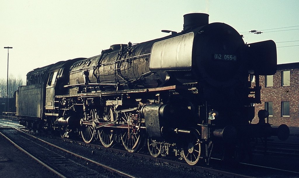 012 055-0 im Februar 1975 im Bahnbetriebswerk Rheine