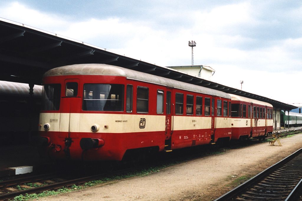 020 284-6 + 020 001-4 auf Bahnhof Liberec am 20-7-2005. Bild und scan: Date Jan de Vries.