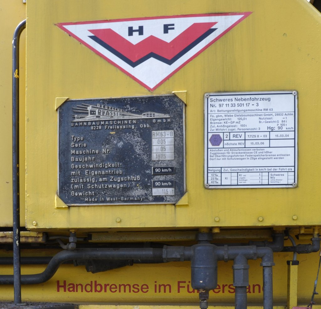 05.05.2013 Wittenberge, Beschilderung der Bettungsreinigungsmaschine RM 63 der Fa. Wiebe, ausgestellt am Historischen Lokschuppen