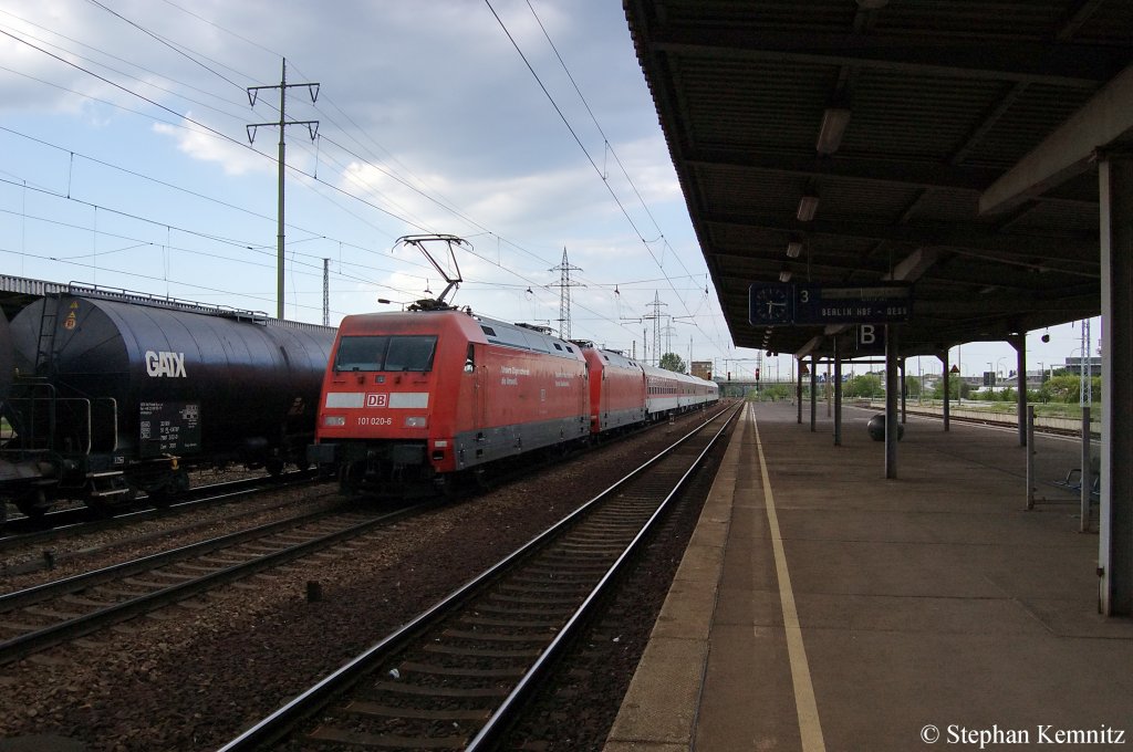 101 020-6 & 101 083-4 (Kalt) mit der CNL 450 Leergarnitur von Berlin Sdkreuz nach Paris Est in Berlin-Schnefeld Flughafen auf dem Weg nach Berlin Sdkreuz. 19.05.2011