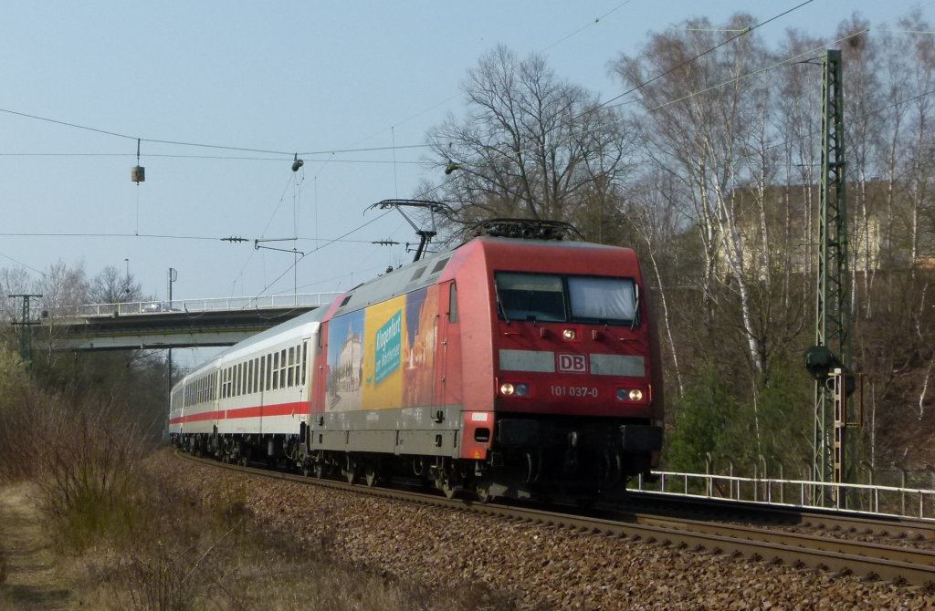 101 037-0 (Klagenfurt am Wrthersee) ist mit dem IC 2351 Saarbrcken - Stuttgart am 23.03.2012 in Kaiserslautern Pfaffwerk