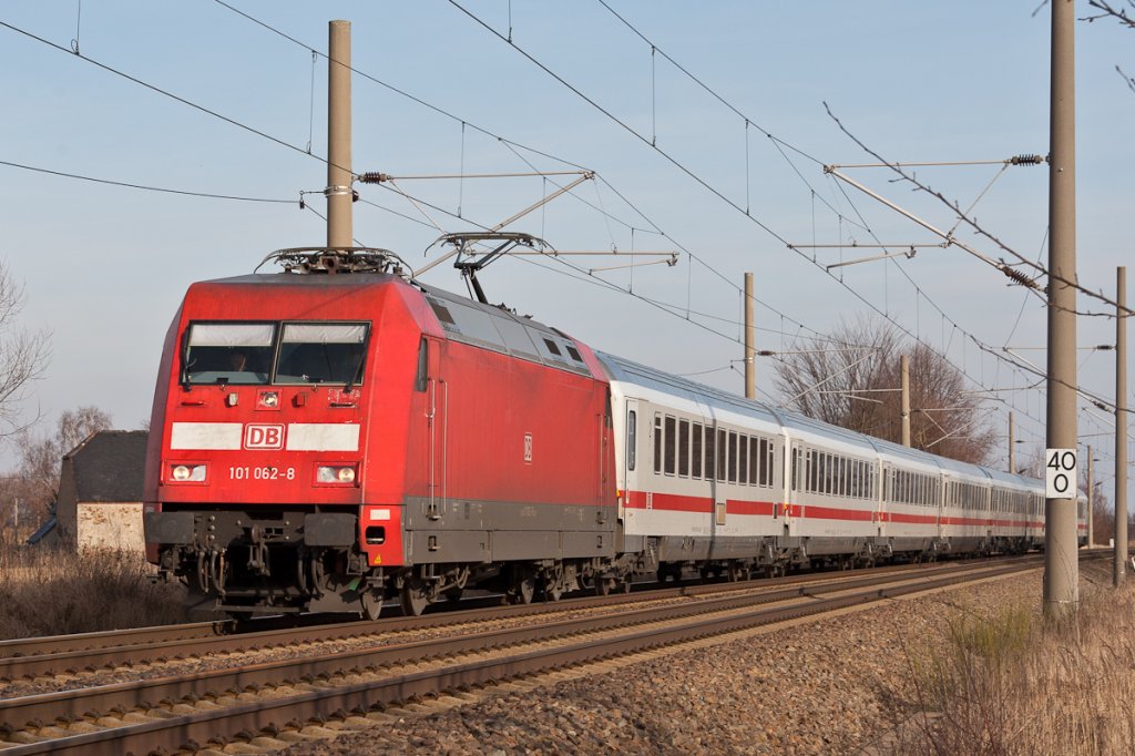 101 062-8 zieht den IC 2344 am 22.02.2012 nach Leipzig (bei Radegast)