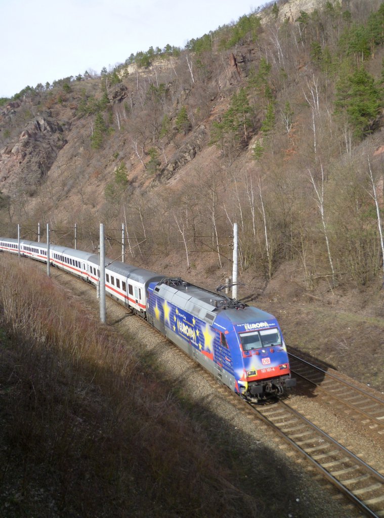 101 101 mit der IC, zusehen am 14.04.13 in Obernitz.