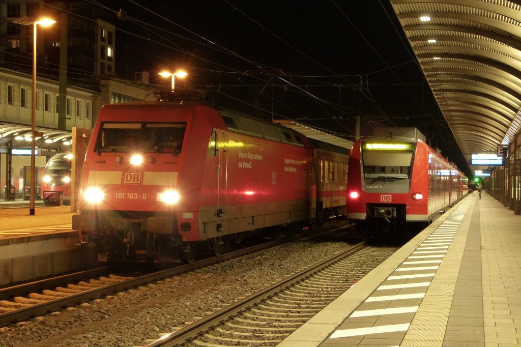 101 103-0 steht als IC 2054 Frankfurt (Main) - Saarbrcken zusammen mit 425 229/729 als S1 nach Osterburken am 30.12.2011 in Kaiserslautern