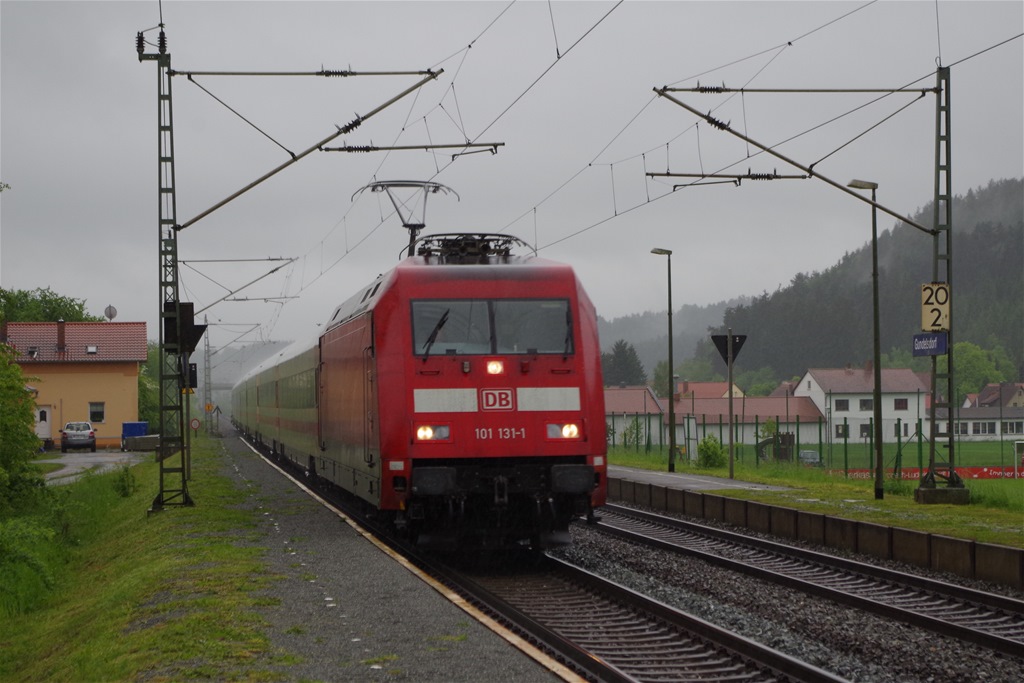 101 131 mit ex Metropolitan am 26.05.2013 in Gundelsdorf gen Saalfeld. 
