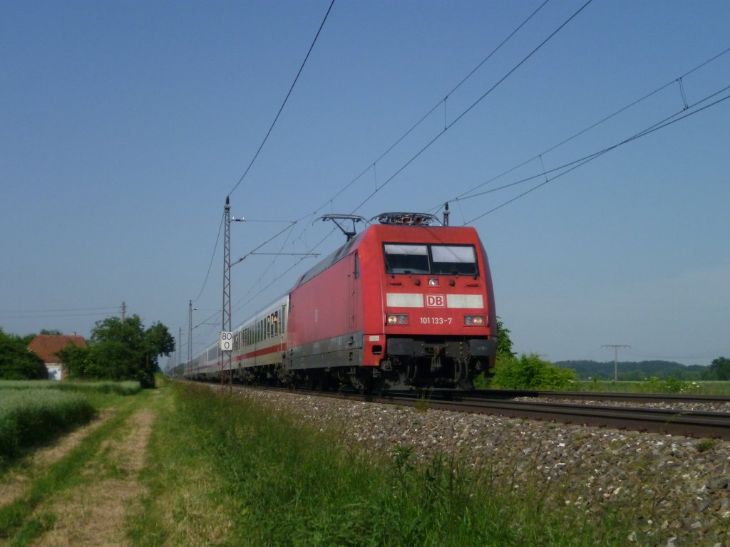 101 133-7 Durchfuhr am 18.06.13 mit einem IC Neu-Ulm.