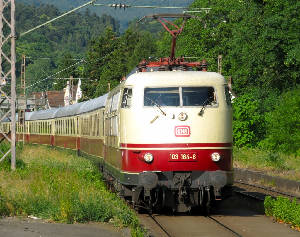 103 1848 mit dem TEE Rheingold am 2.6.2011 in HeidelbergAltstadt