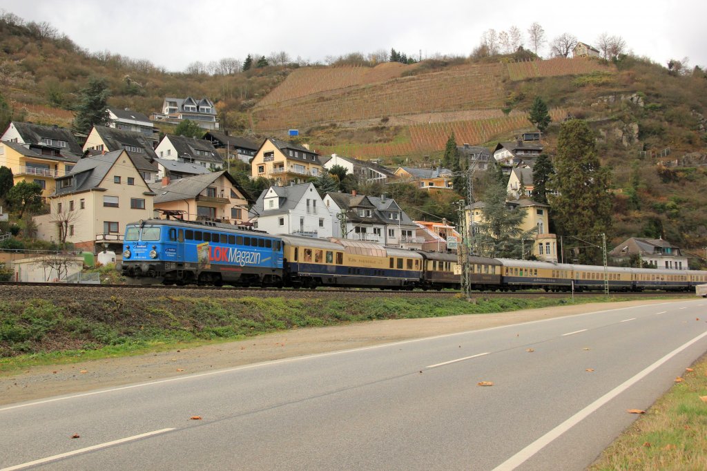 1042 520-8  Gera Mond Lok Magazin  mit Rheingoldzug am 25.11.2012 in Oberwesel und fuhr weiter nach Mainz.