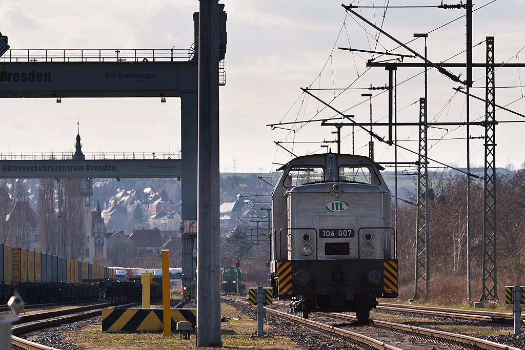 106 007 war am 01.04.2012 abgestellt im Gterverkehrszentrum Dresden-Friedrichstadt.