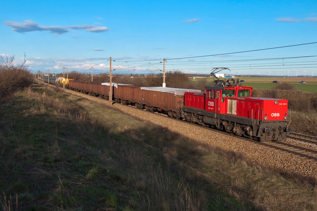 1063 029 mit dem DG 45043 (Bpa - Ze) am 10.04.2013 kurz vor Deutsch Wagram.