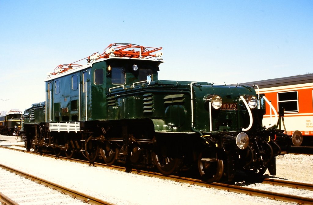 1100.102 auf der Ausstellung zum 150-jhrigen Jubilum der Eisenbahn in sterreich im Jahre 1987 in Wien.