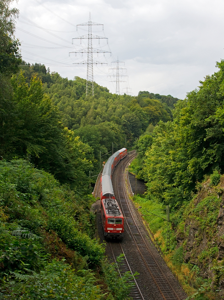 111 094-4 mit RE 9 (Rhein-Sieg-Express) Aachen - Kln - Siegen berquert hier am 04.08.2012 kurz vor dem Scheuerfelder Tunnel die Sieg um sie gleich hinter dem Tunnel wieder zu berqueren. die Sieg. Die Fahrtrichtung ist Siegen, der nchte Halt ist Betzdorf/Sieg.