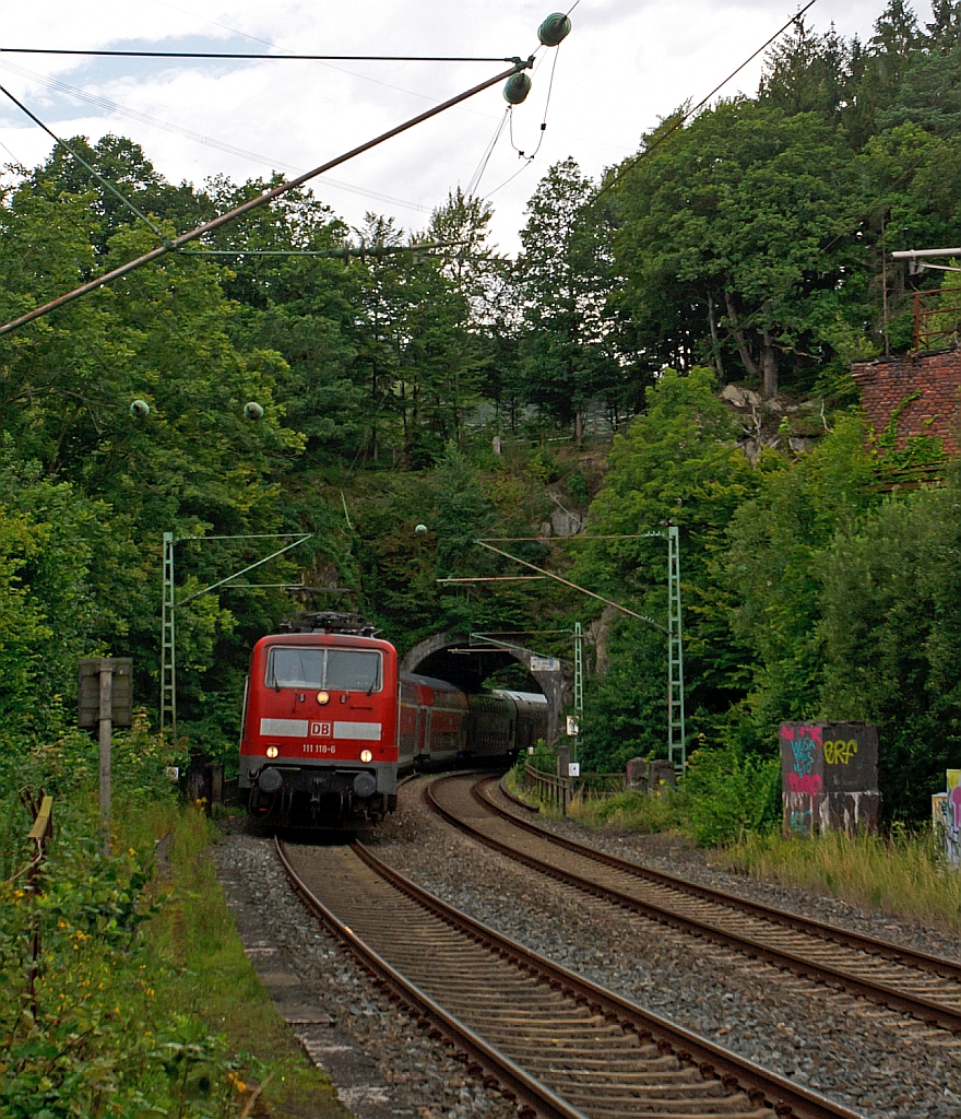 111 118-6 mit RE 9 (Rhein-Sieg-Express) Aachen - Kln - Siegen rauscht hier am 04.08.2012 aus dem Scheuerfelder Tunnel und berquert die Sieg. Hier in Scheuerfeld wird nicht mehr gehalten, der nchte Halt ist Betzdorf/Sieg.