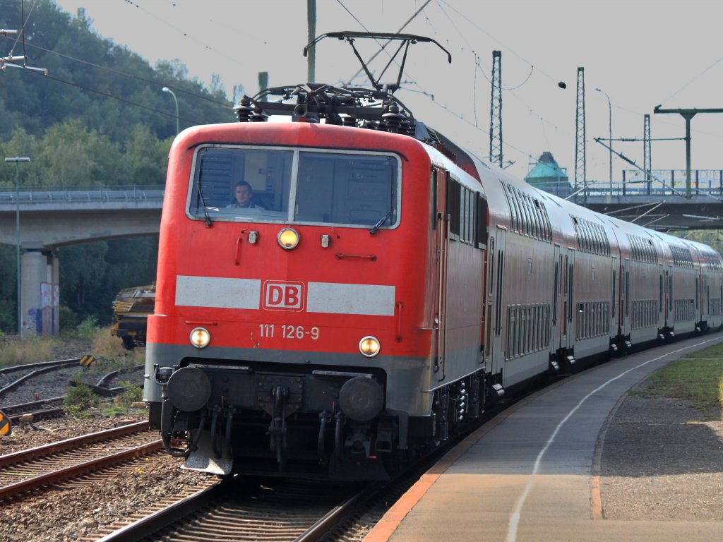111 126-9 mit RE1 am 23.09.2011 bei der Einfahrt in Stolberg Hbf.