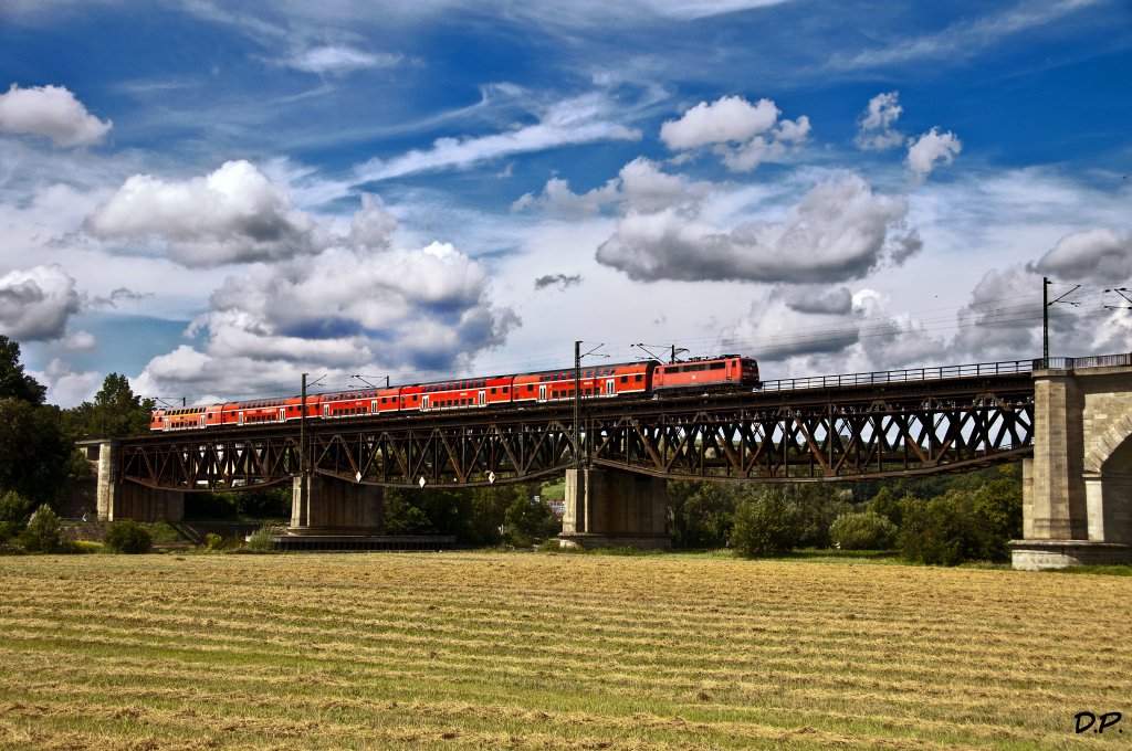 111 178 mit dem RE 4261 von Nrnberg nach Mnchen, am 06.08.2011 bei der berquerung der Donau nahe Mariaort.