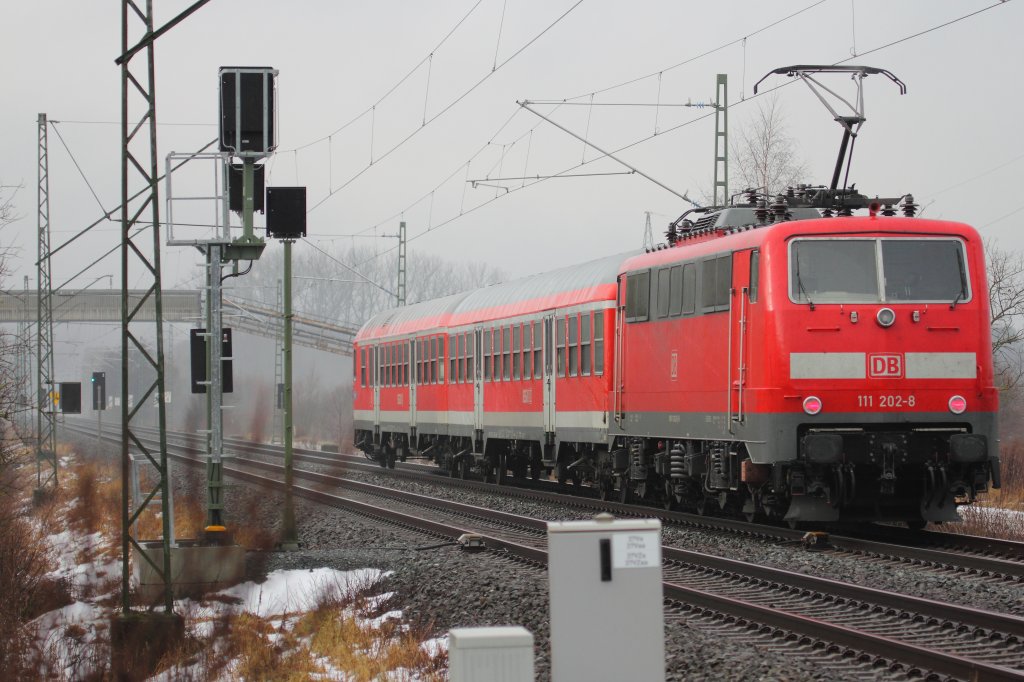 111 202-8 DB bei Trieb am 17.12.2012.