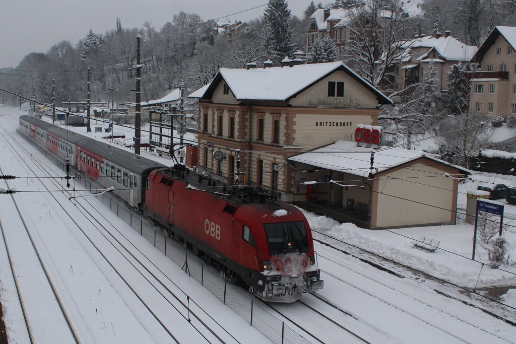 1116 073 mit dem REX 2106 von Wien Franz Josefs-Bahnhof (Wf) nach Ceske Velenice (Cv), hier zum sehen bei der Durchfahrt des Bahnhof Kritzendorf (Kz); am 23.02.2013