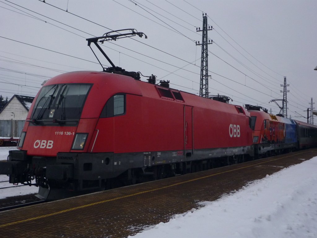 1116 136 & 1116 250 Feuerwehr mit OEC 741 Wiener Tafel in Richtung Wien Westbahnhof. In Amstetten am 31.01.2010