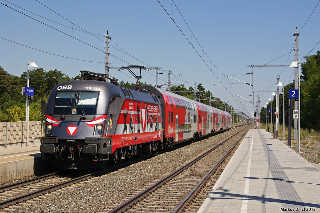 1116 138  Heeressport  mit R2329 (Breclav - Payerbach-Reichenau) am 03.08.2013 beim Halt in St.Egyden.