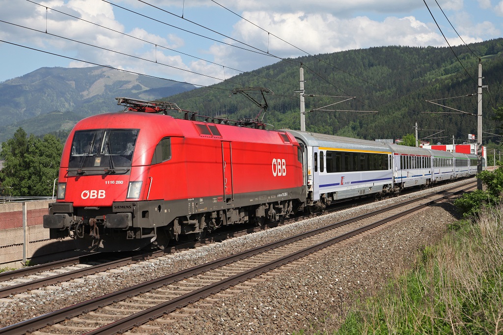 1116 280 mit EC103 (Warschau - Villach) bei Oberaich am 15.05.2013.