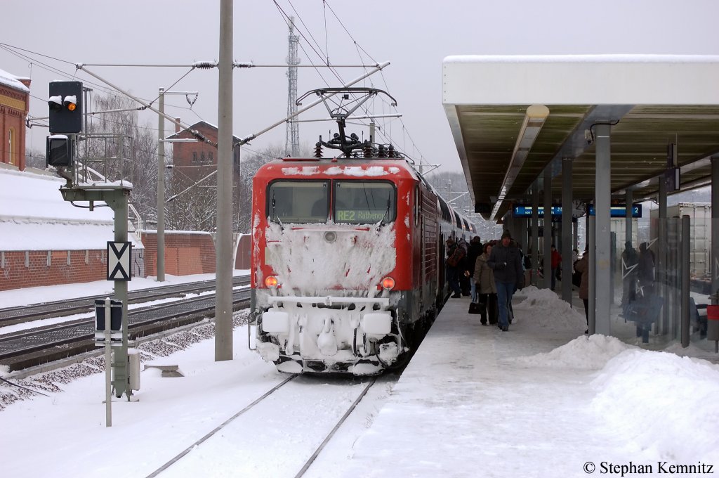 112 109-4 mit dem RE2 (RE 37383) nach Knigs Wusterhausen in Rathenow. 28.12.2010