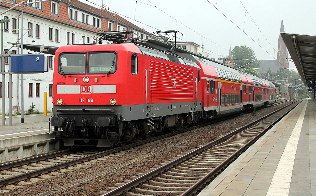 112 188-8 mit RE 7 (RE 4344) von Ludwigslust nach Wismar in Schwerin Hbf am 21.05.2013