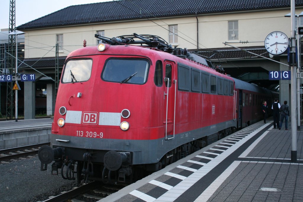 113 309-9 mit dem Az 13409 am 24.05.13 beim Halt in Darmstadt Hbf.