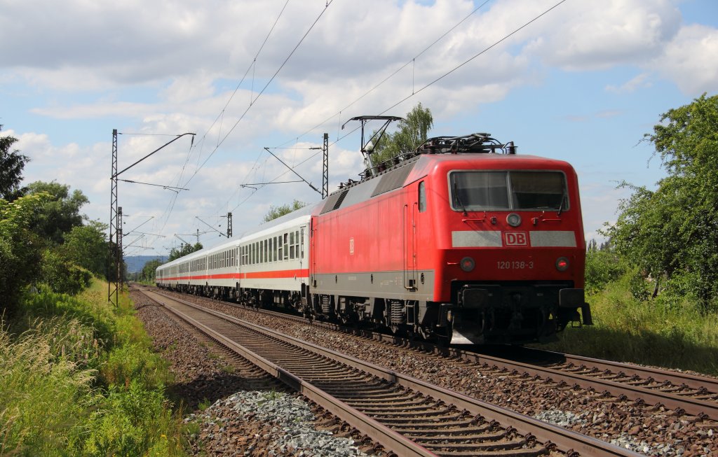 120 138-3 DB bei Bamberg am 22.06.2013.