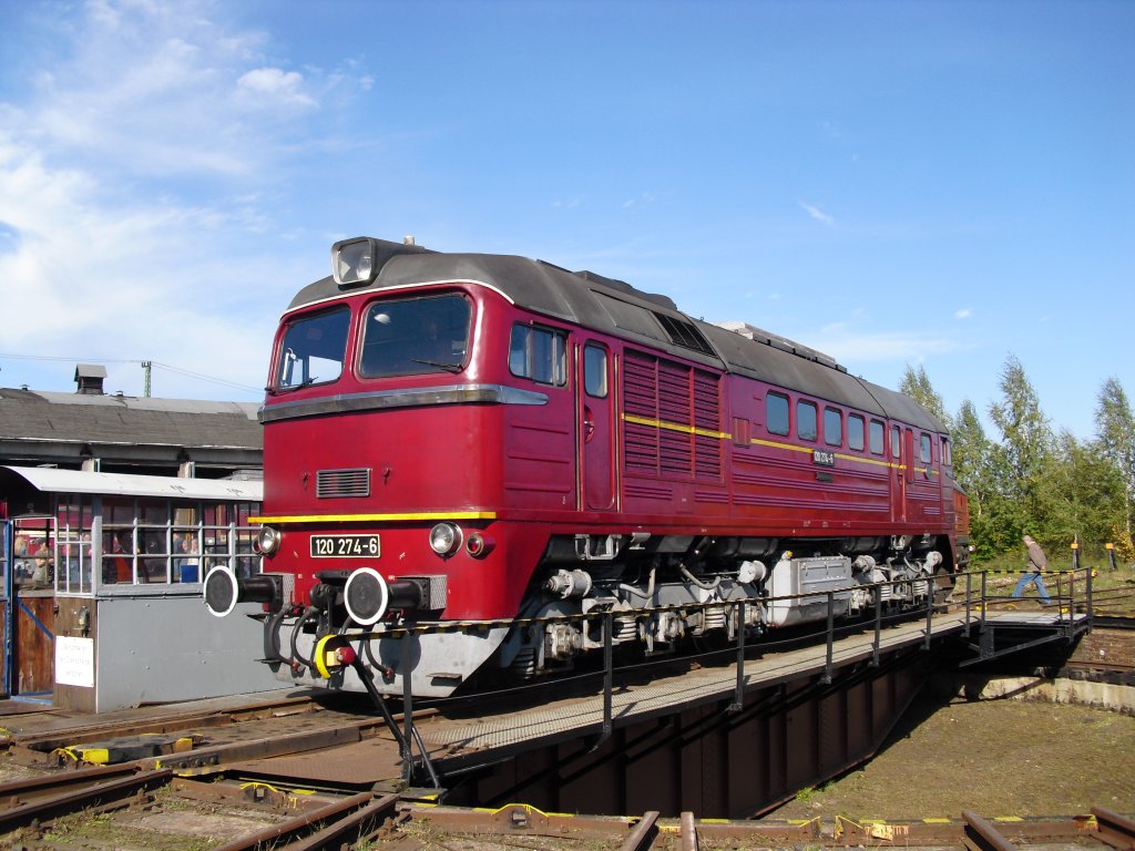 120 274-6 aus Arnstadt, war am 09.10.10 im Bw Weimar zum V300 Treffen ausgestellt.