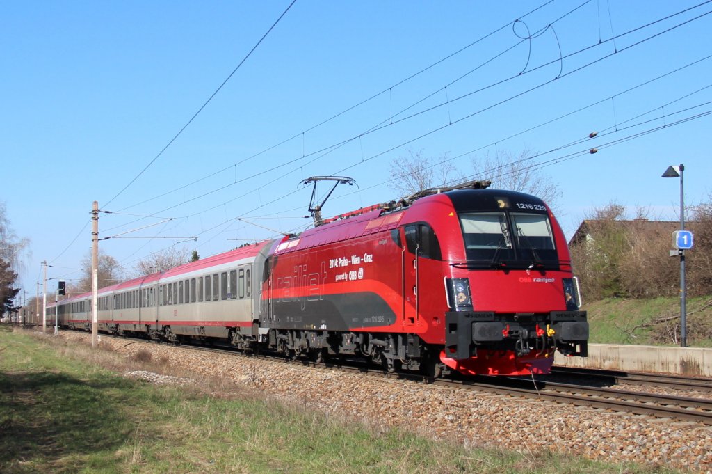 1216 229  Spirit of Prag  mit dem EC 278 von Graz Hauptbahnhof (G) nach Prag, hier zum sehen bei der Durchfahrt in Silberwald (Str H1); am 14.04.2013