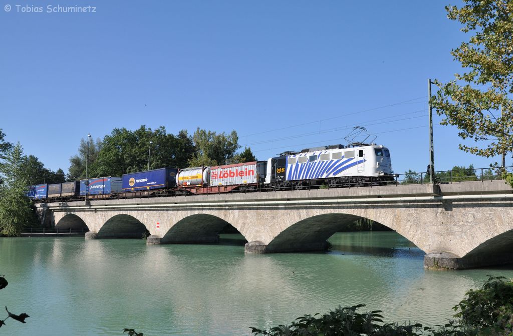 139 133 mit KLV-Zug am 09.09.2012 auf der Saalachbrcke zwischen Freilassing und Salzburg