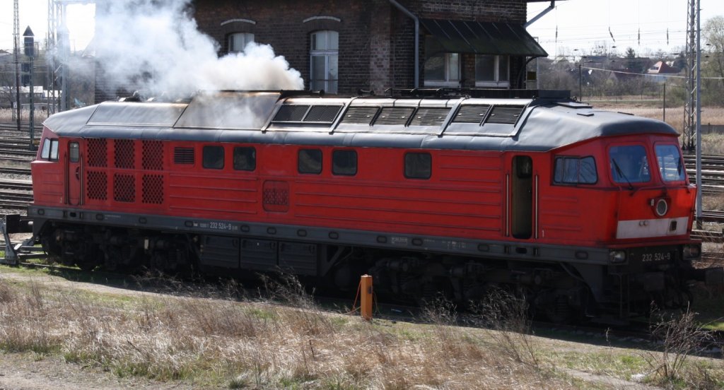 1.4.2012 Angermnde. 232 524-9 beim Anheizen. In 30 Min. gilt es EC 178/179 nach bzw. von Stettin zu ziehen.