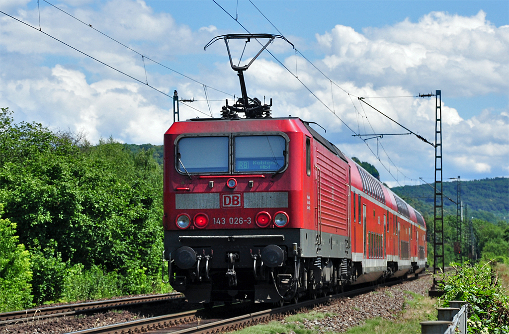 143 026-3 schiebt RB von NRW nach Rheinland-Pfalz (Koblenz-Hbf), durch Bonn-Beuel 11.06.2011