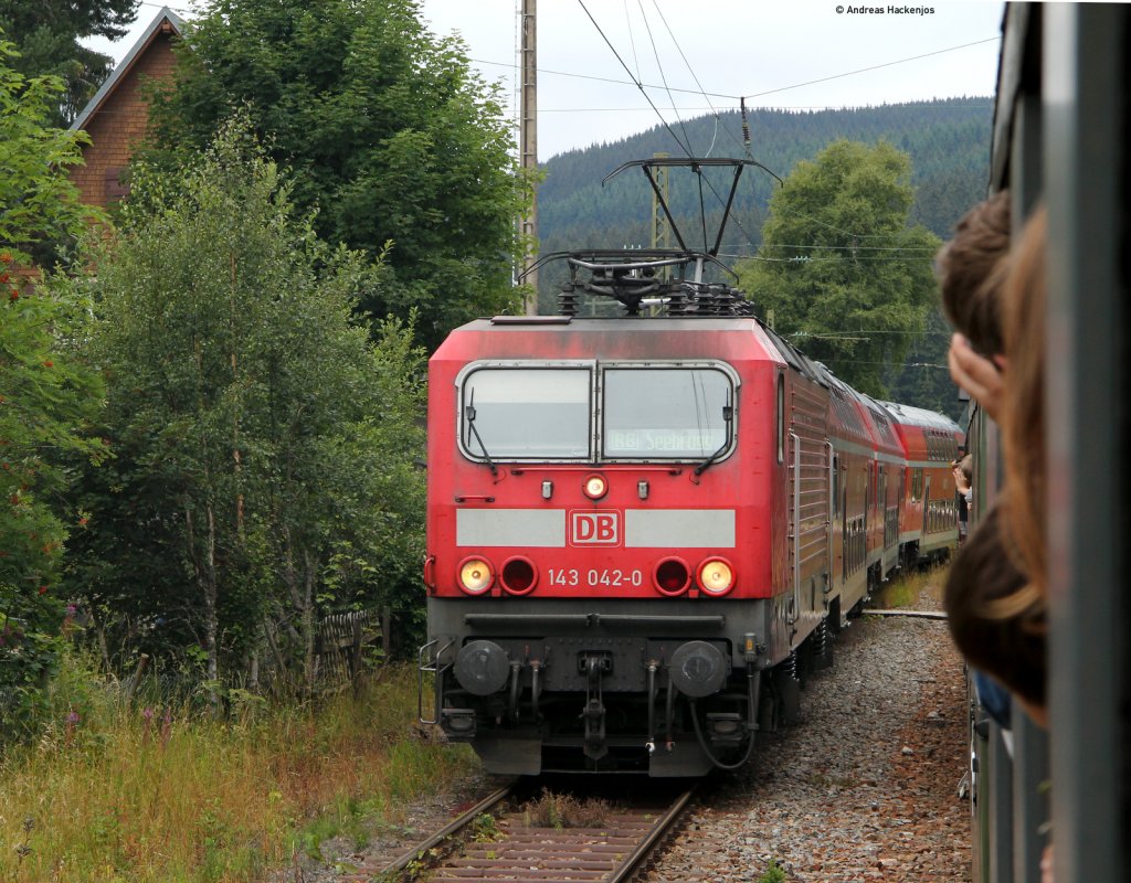 143 042-0 mit der RB 26937 (Freiburg(Breisgau) Hbf -Seebrugg) in Aha 30.7.11 Fotografiert aus dem Dampfsonderzug