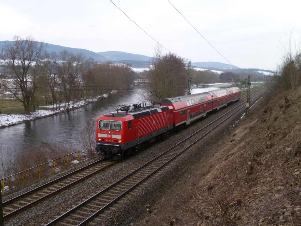 143 152-7 bei der Durchfahrt in Remschtz am 17.03.13 Richtung Saalfeld.