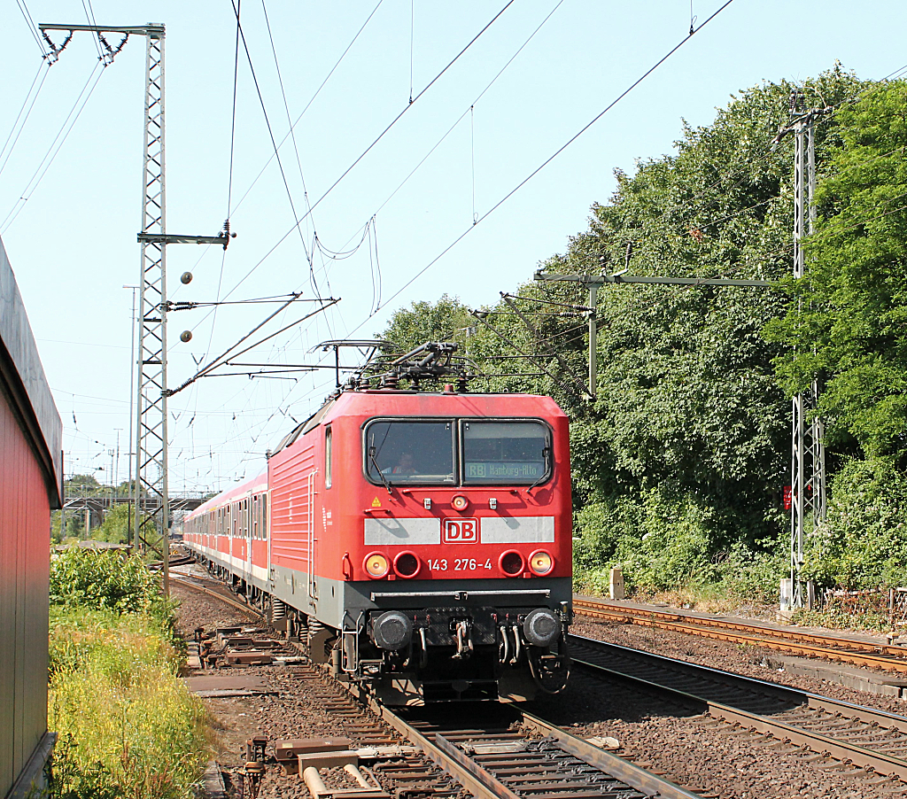 143 276-4 mit RB 21225 von Neumnster nach Hamburg-Altona bei der Einfahrt in Elmshorn am 09.07.2013