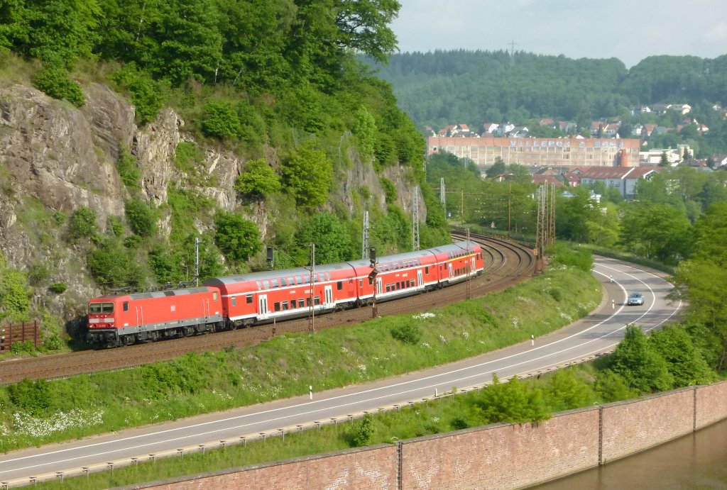 143 822-5 ist mit dem RE Saarbrcken - Koblenz am 22.05.2012 bei Mettlach