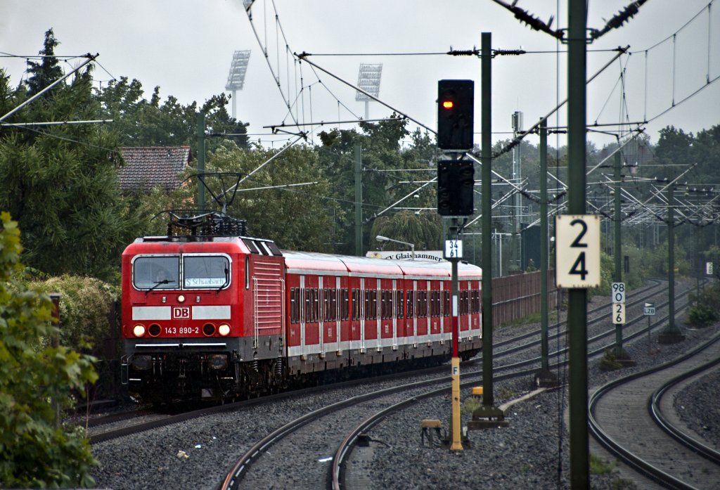 143 890 mit Sbahn nach Schwabach am 30.08.2010 bei der Einfahrt in den Bahnhof Nrnberg Gleihammer.