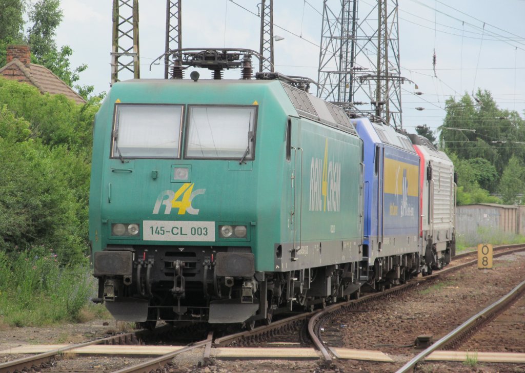 145 CL-003 von R4C, 146 520 von RBB und E37 519 von Akiem stehen am 01. Juli 2012 im Bahnhof Grokorbetha abgestellt.