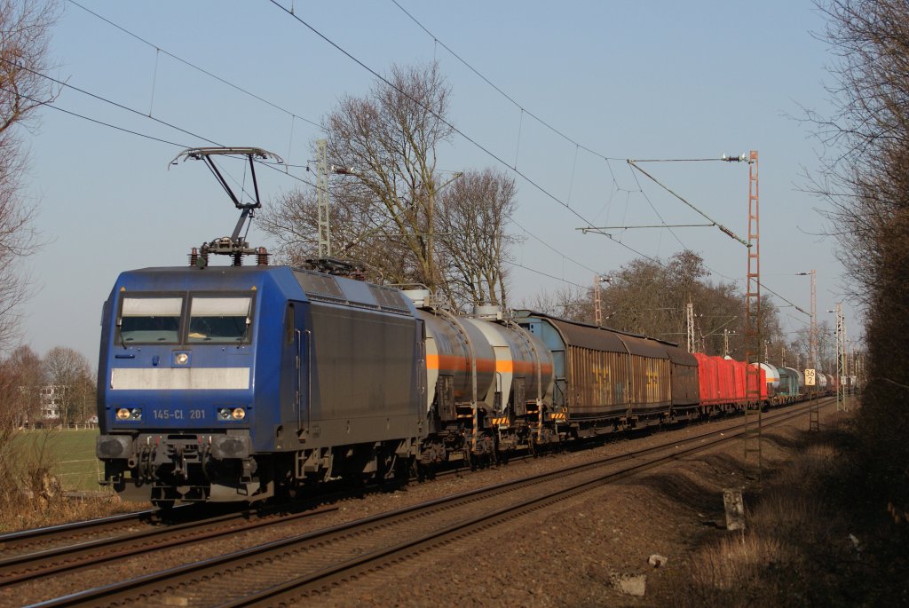 145-CL 201 mit einem gemischten Gterzug in Richtung Kln bei der Durchfahrt durch Hilden am 08.03.2011