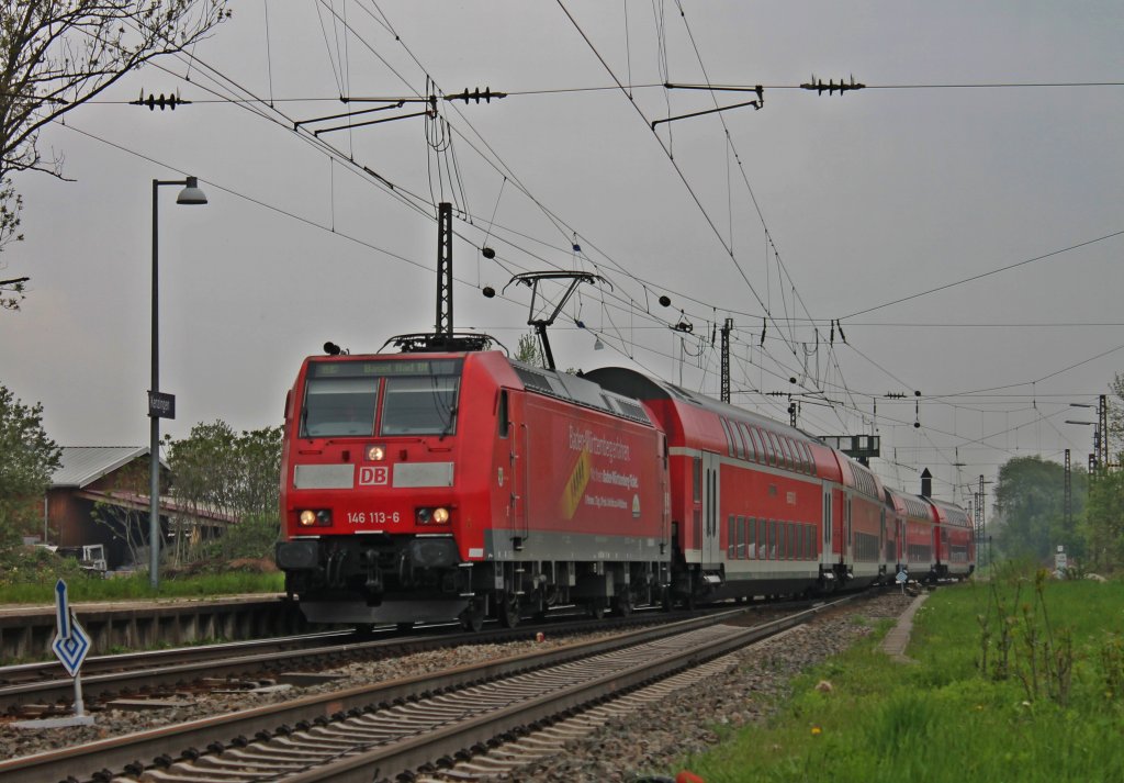 146 113-6  Baden-Wrttemberg erfahren  am 02.05.2013 bei der Einfahrt mit einem RE nach Basel Bad Bf in Kenzingen.
