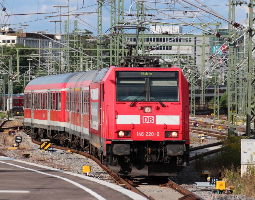 146 220-9 bei der Bereitstellung nach Aalen in Stuttgart Hbf. 07.08.2012