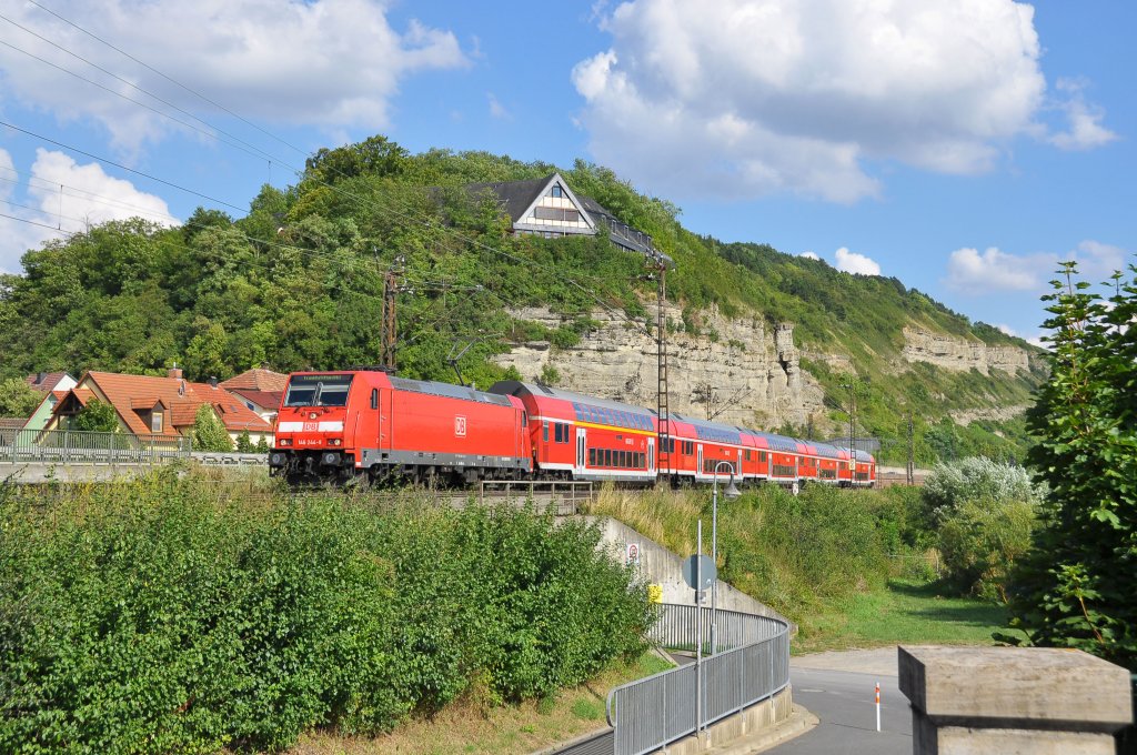 146 244 ist mit RE 4618 von Wrzburg nach Frankfurt am Main unterwegs.Bild Aufgenommen in Retzbach-Zellingen am 10.8.2013.