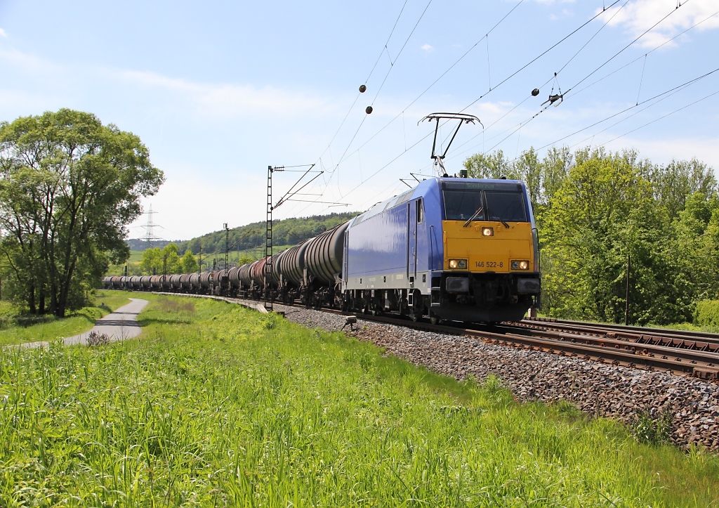 146 522-8 mit Kesselwagenzug (oder laut Zugzielanzeiger  Sonderzug ) in Fahrtrichtung Norden. Aufgenommen am 17.05.2012 bei Mecklar.