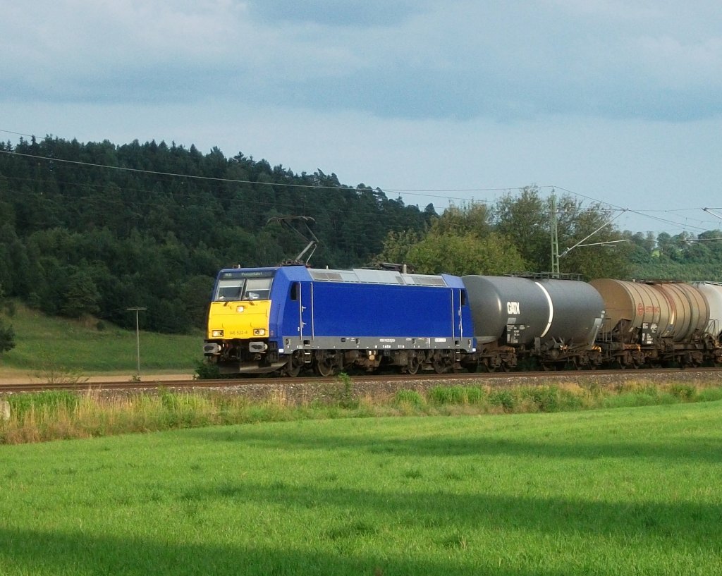 146 522 damalige  InterConnex  ist am 19.Juli 2011 mit einem Kesselzug bei Knellendorf unterwegs
